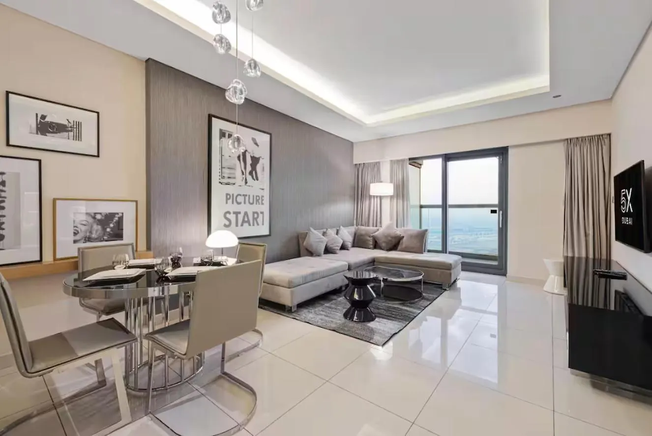 아파트 Fivex Paramount 1Br Sky Suite 두바이